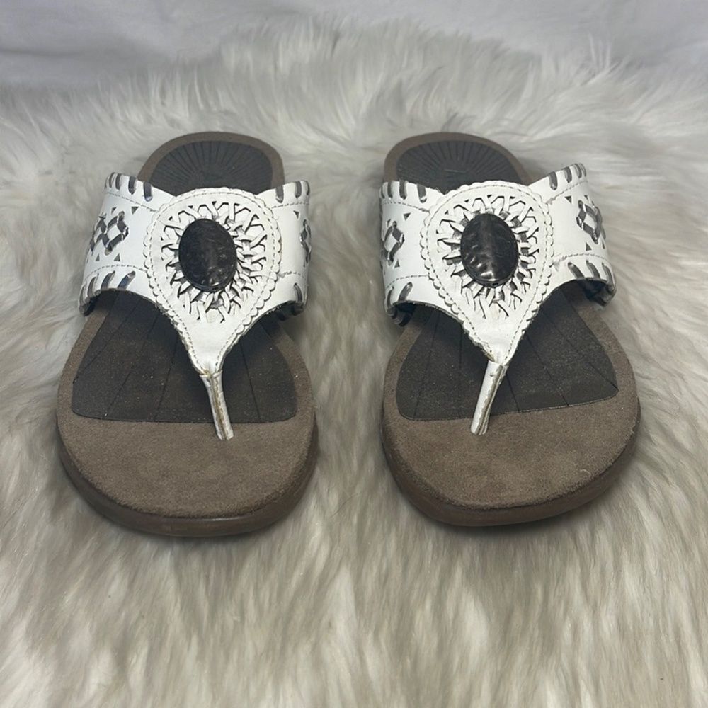 Array White Thong Sandals Sz 6.5 NARROW WIDTH - Picture 2 of 6